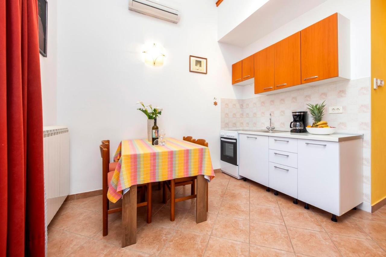 Apartments Adria Rovinj Buitenkant foto
