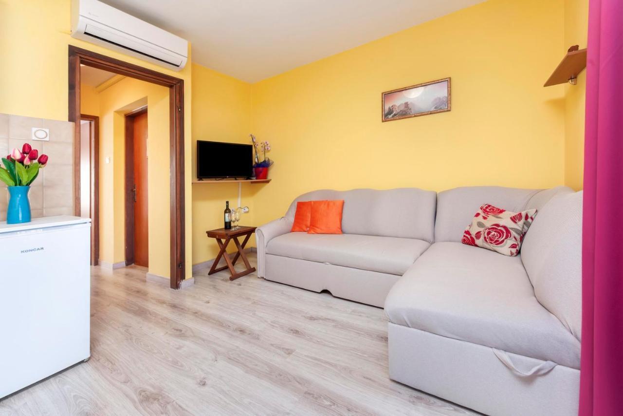 Apartments Adria Rovinj Buitenkant foto